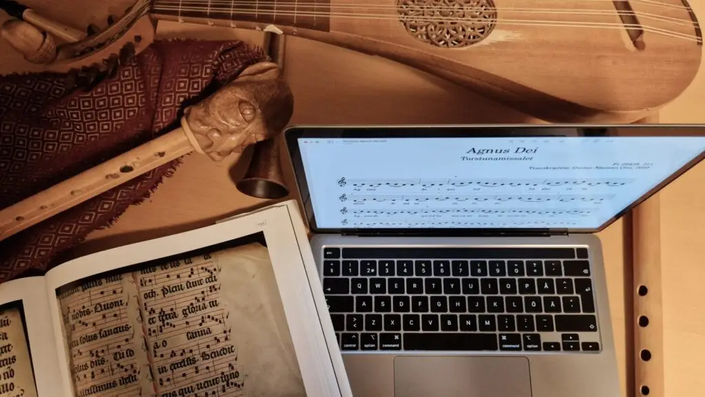 Working with medieval notation and instruments. Bagpipes, gittern, shawm, flute.